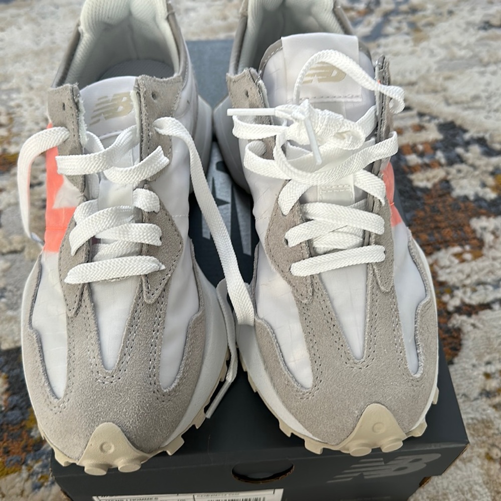 Brand new New Balance 327
